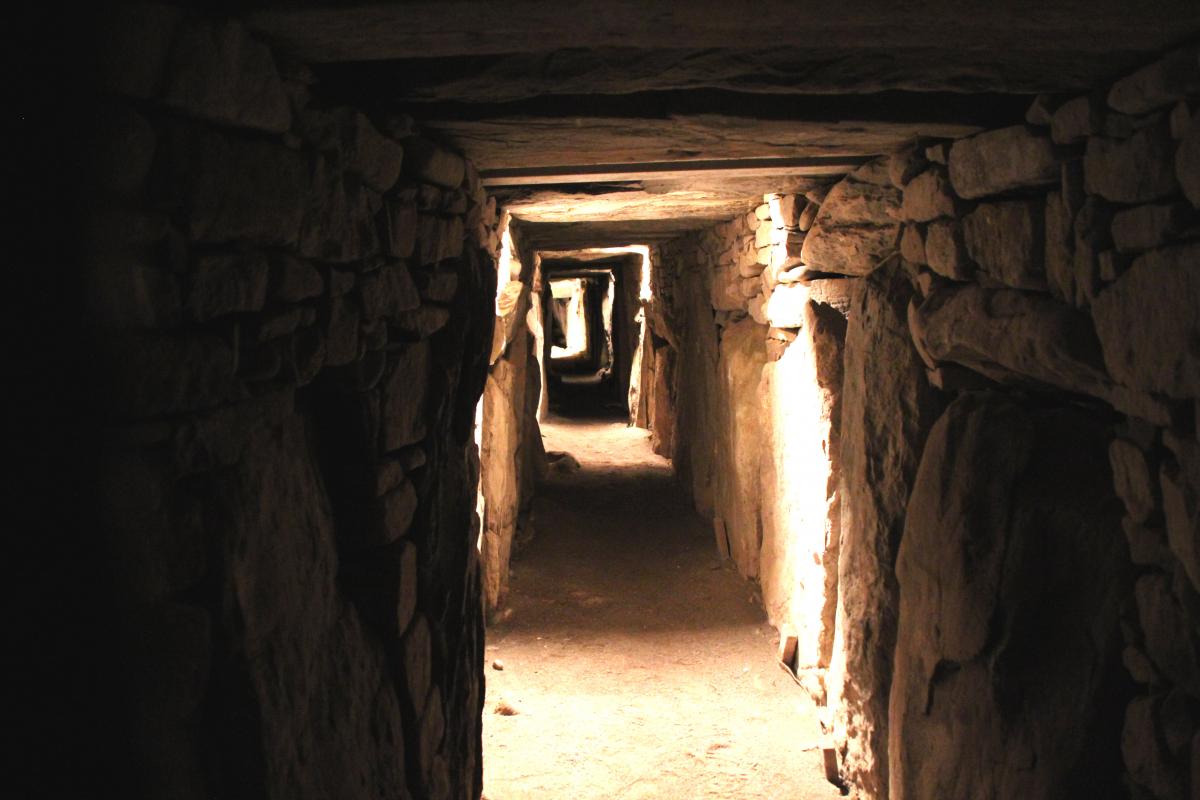 Esihistoriallinen Knowth Irlannissa